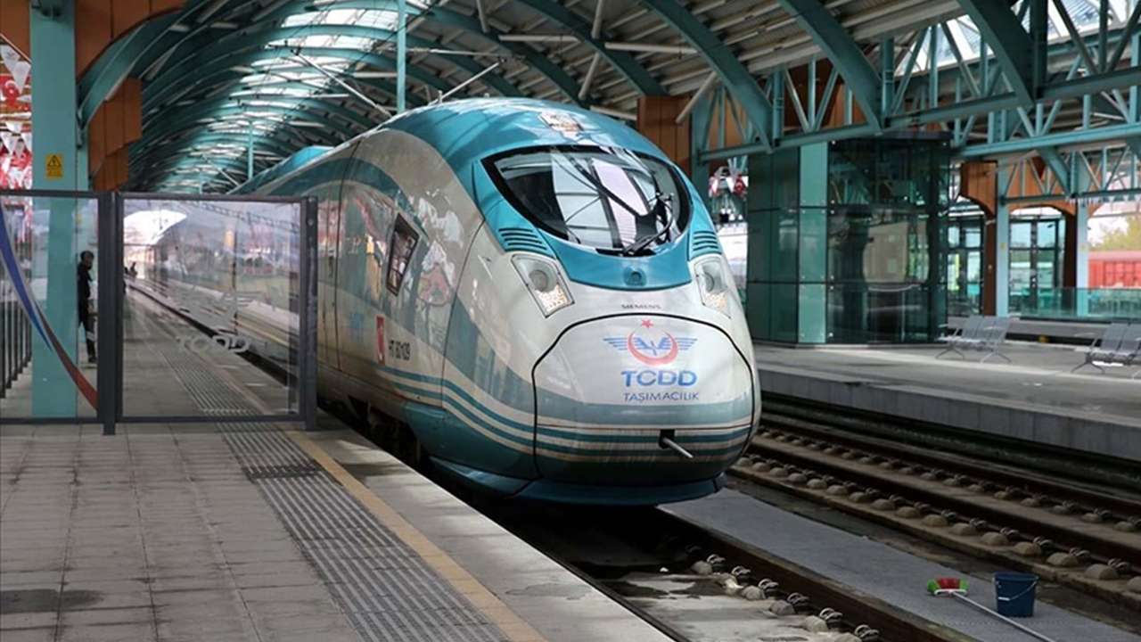 Bakan Uraloğlu açıkladı: Hızlı tren Trabzon’a geliyor