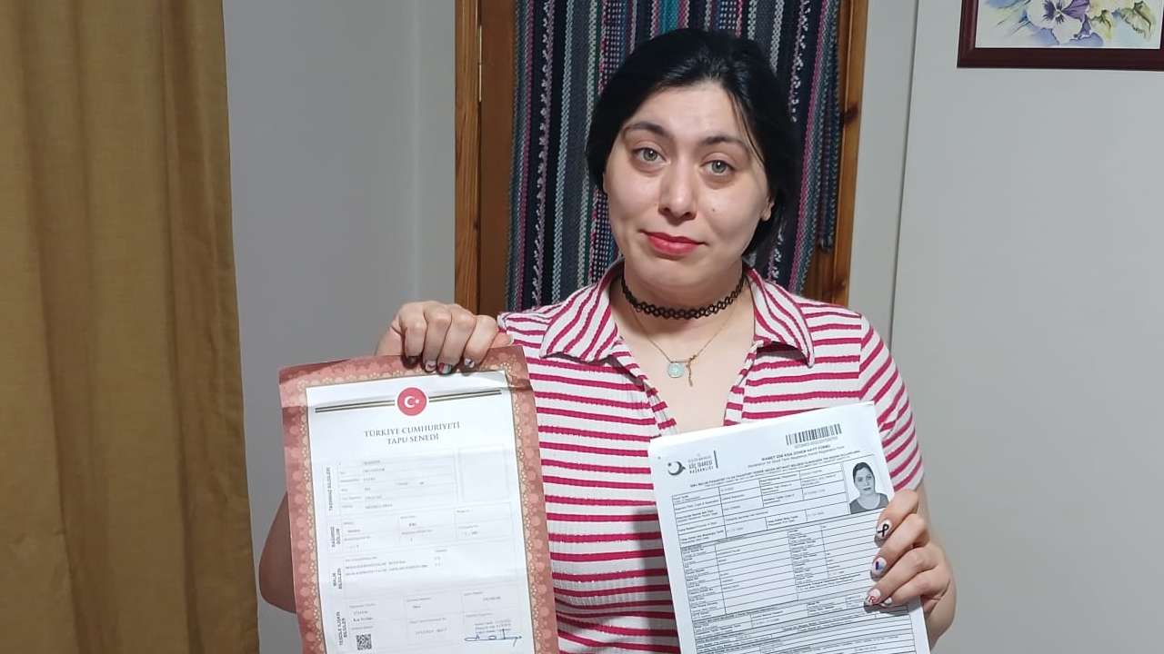 Türkiye’de 13 yıldır yaşayan İranlı kadın Mona Khorshıdtalab deport riskiyle karşı karşıya: Bir yanda korku bir yanda umut!