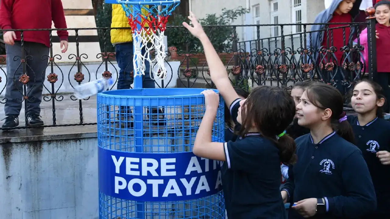 Trabzon’da örnek proje: “Yere Atma, potaya at”