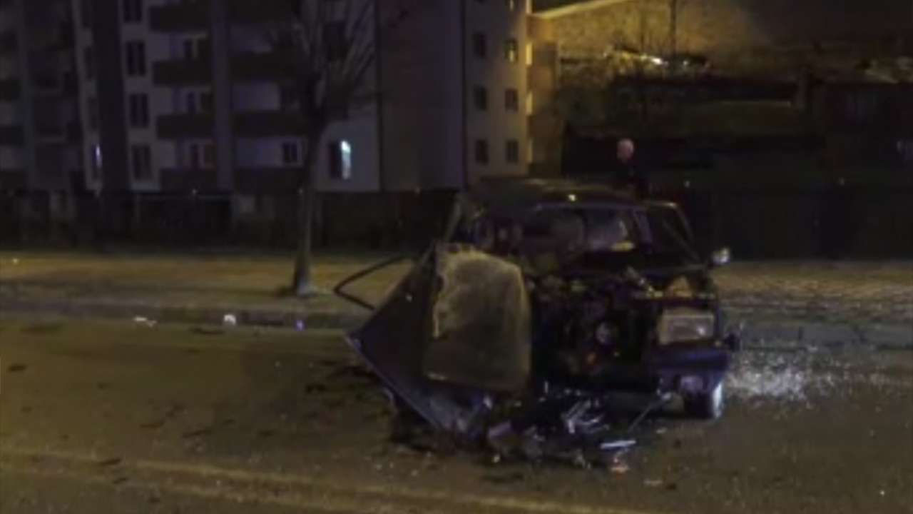 Trabzon plakalı araç  kaza yaptı: İftara dakikalar kala acı haber