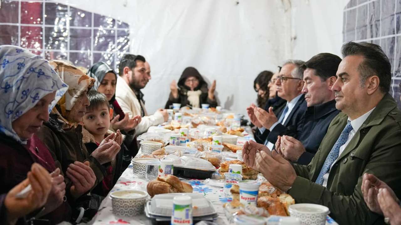 Başkan Kaya, iftarda İnönü Mahallesi sakinleriyle bir araya geldi