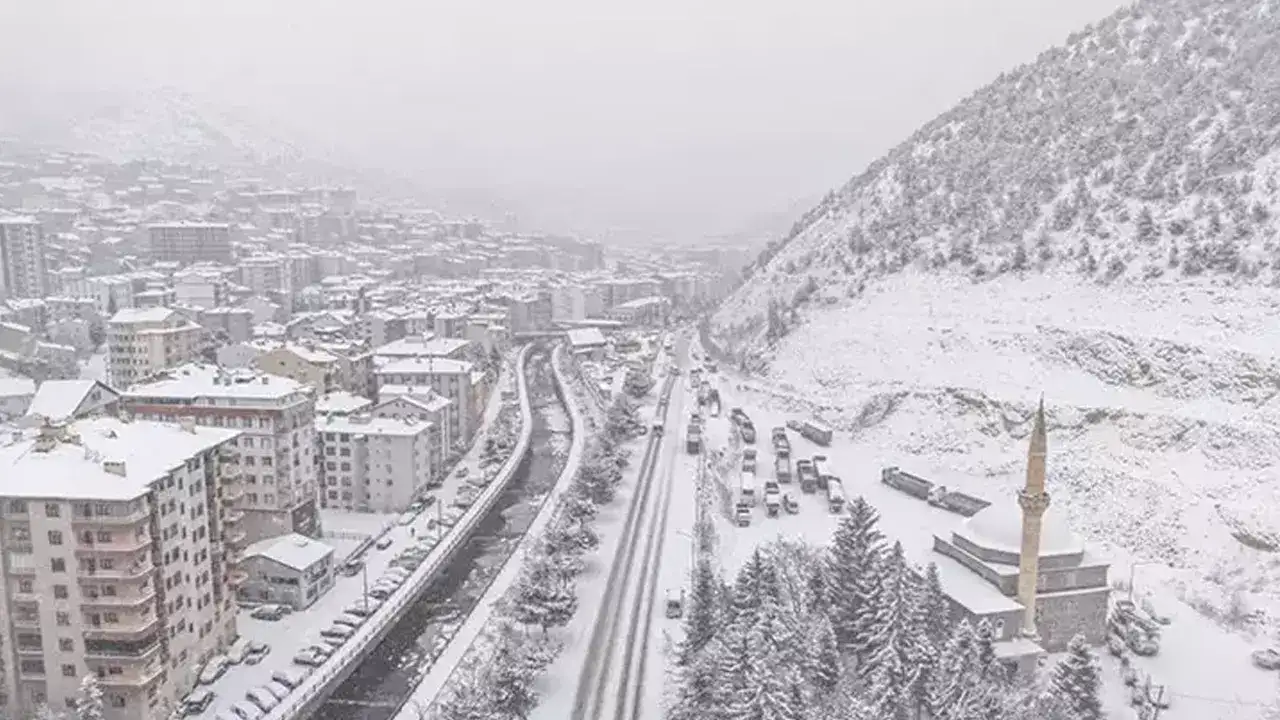 Gümüşhane’de kar alarmı: Okullar 1 gün tatil edildi