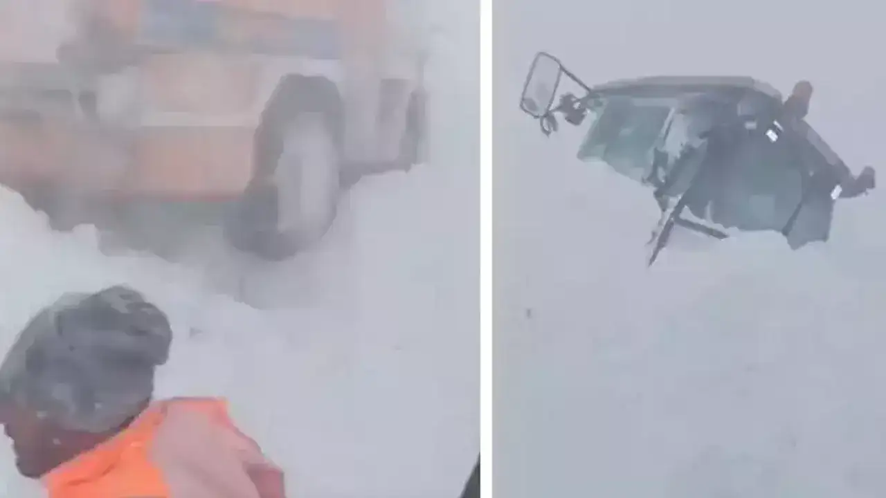 Ardahan'da çığ: İş makineleri kar altında kaldı