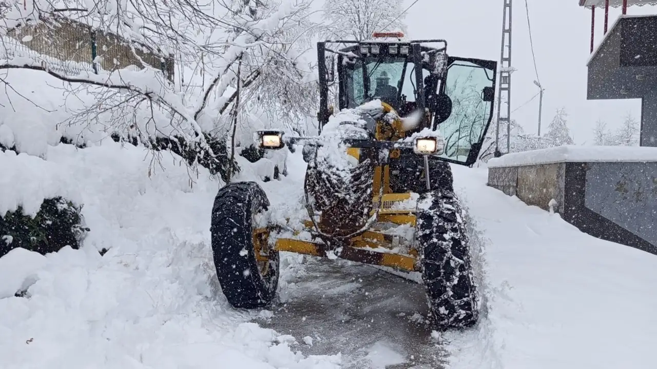 Ortahisar’da karla mücadele: 87 mahallede yollar açık tutuluyor