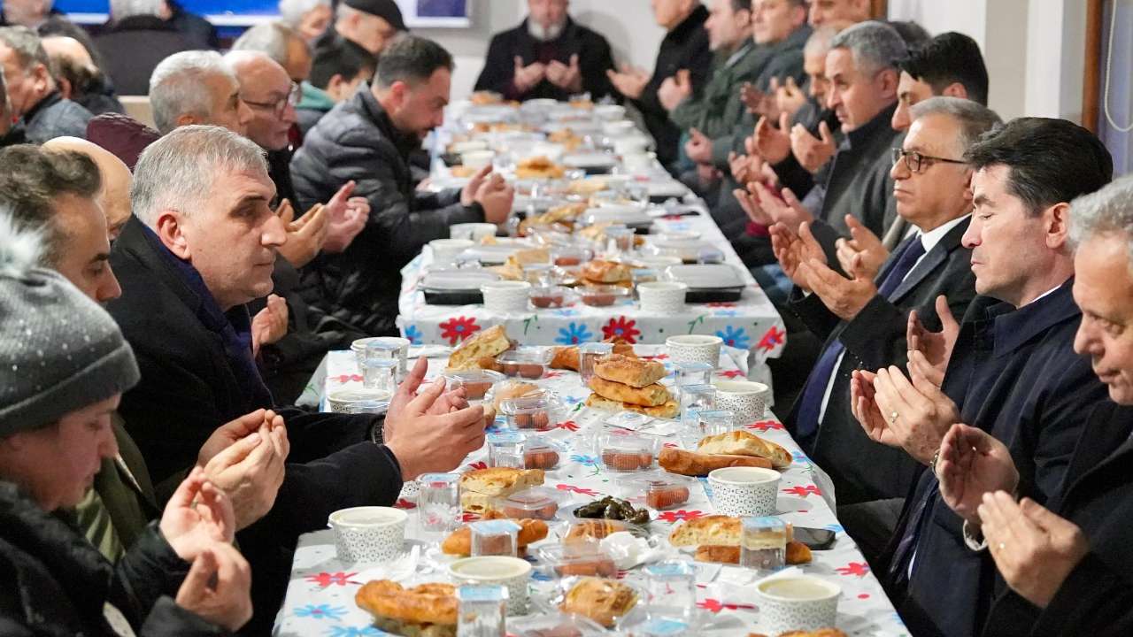 Başkan Kaya, Akoluk’taki mahalle iftarına katıldı