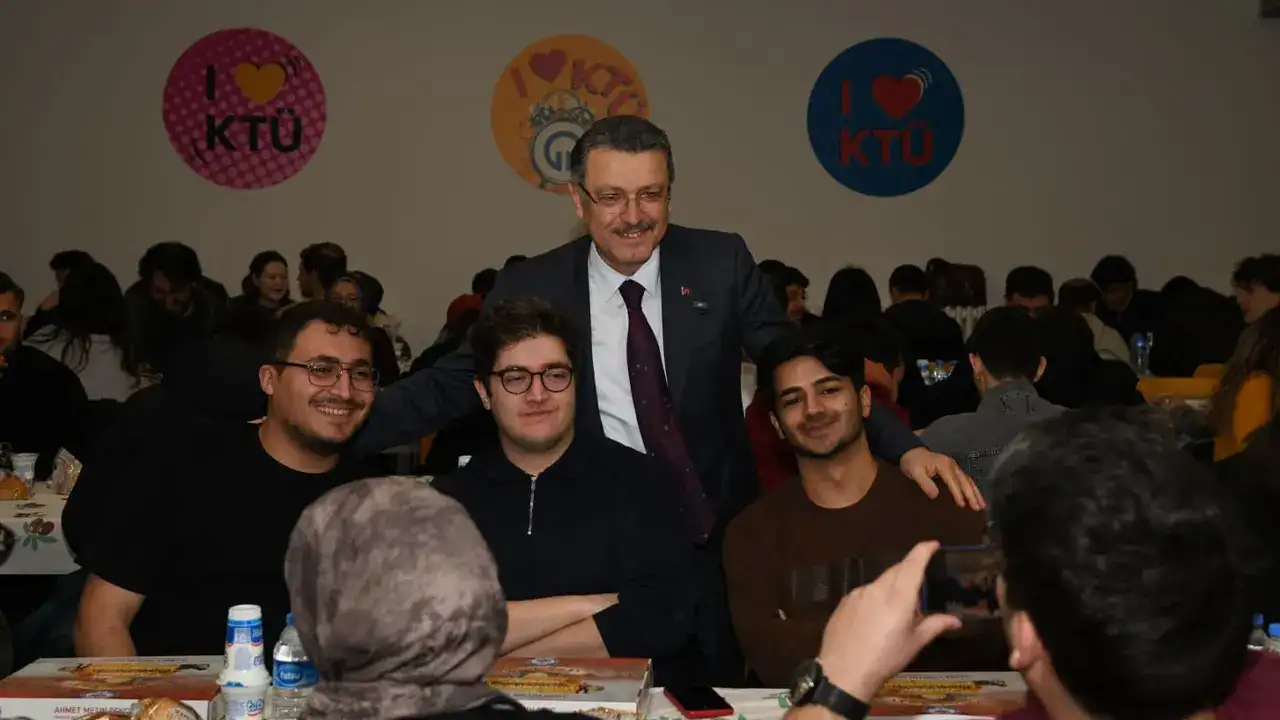 Başkan Genç, KTÜ’de öğrencilerle iftar sofrasında bulustu