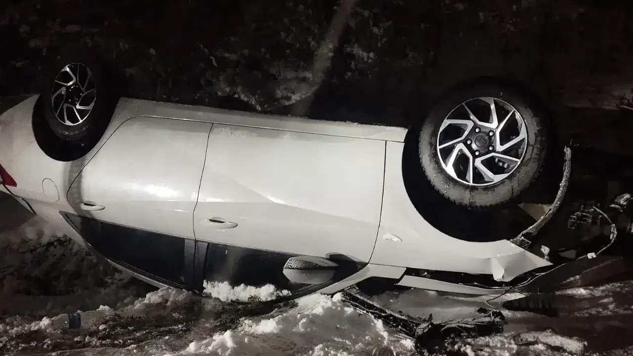 Otomobil şarampole devrildi: 4 yaralı