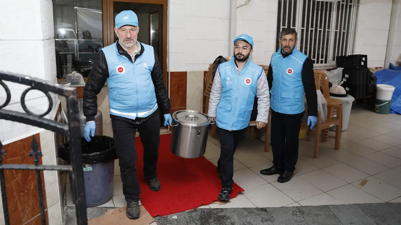 Akçaabat’ta gönül sofrası: Başkan Ekim iftar çadırını ziyaret etti