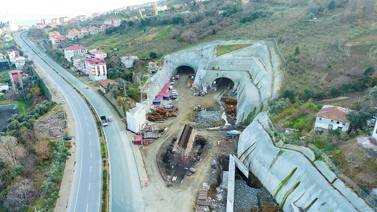 Bakan Uraloğlu Trabzon'a son 24 yılda yapılan yatırımları paylaştı