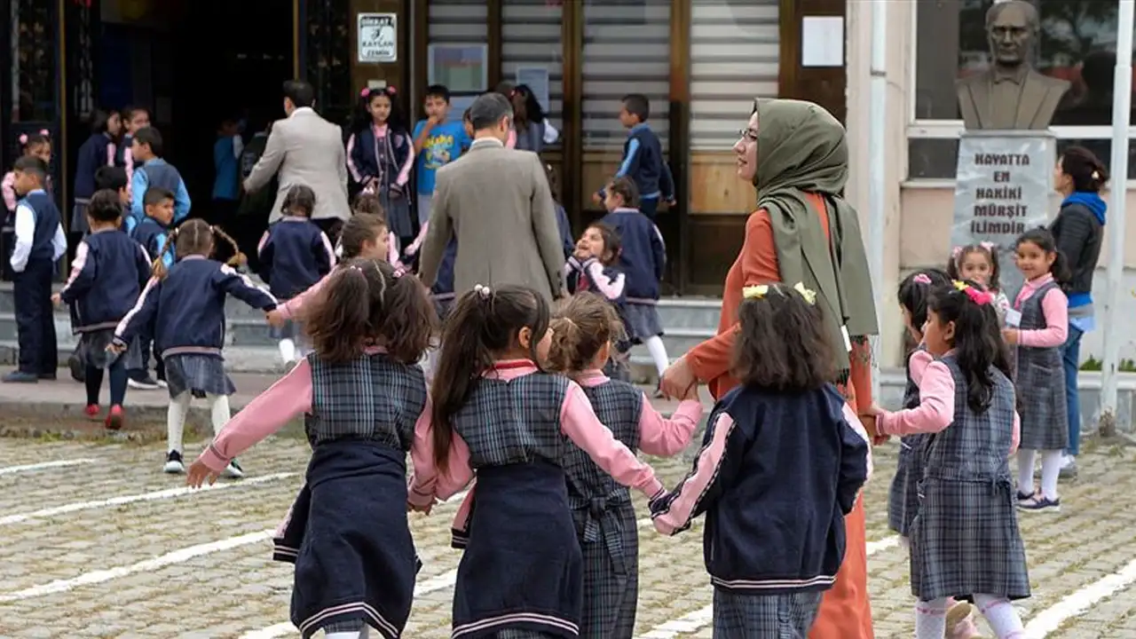 2. ara tatil ne zaman 2026, bayram tatili ile birleşiyor mu? MEB 2026 ara tatil tarihi