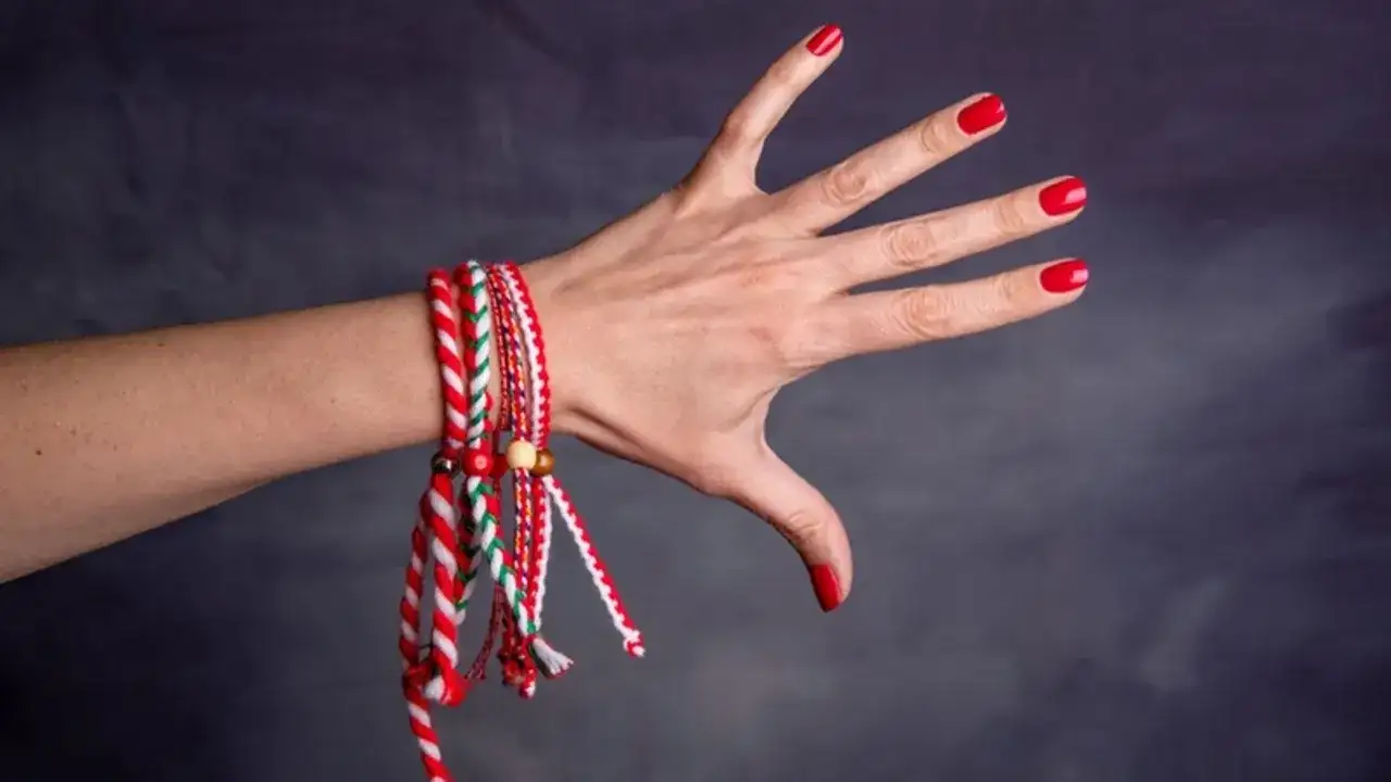 Marteniçka nedir, nasıl yapılır? Ne zaman takılır? Hikâyesi ve yapımı