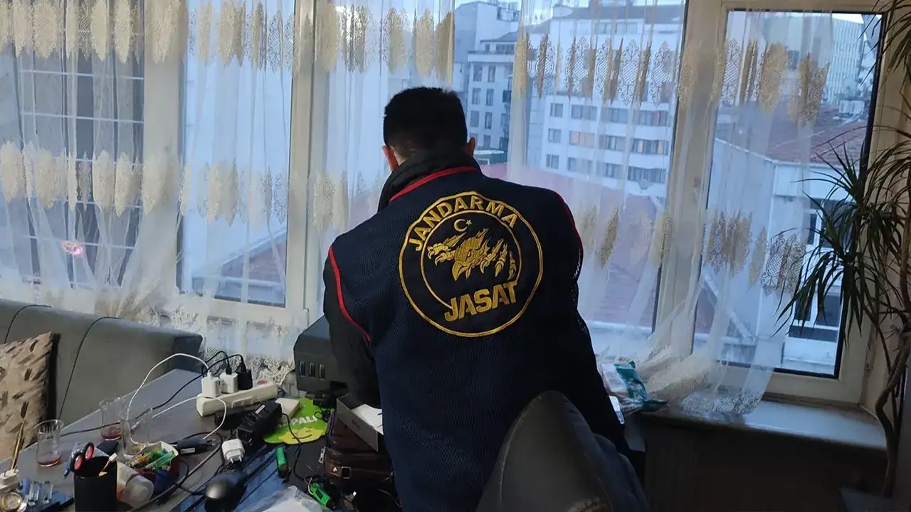 Artvin’de kredi vaadiyle 500 bin TL’lik vurgun! 5 şüpheli tutuklandı