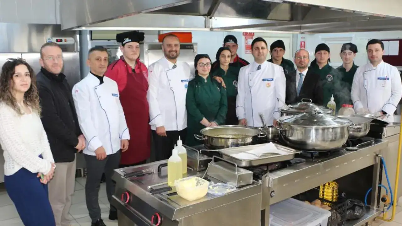 Rize’de lise öğrencilerinden anlamlı proje: İftar yemeklerini kendi elleriyle hazırlıyorlar