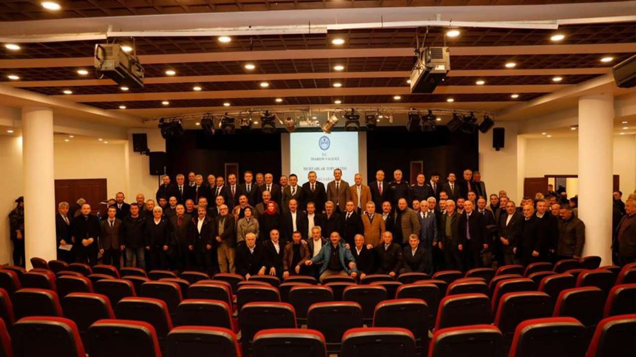 Trabzon Valisi Tahir Şahin muhtarlarla buluştu: Talepler tek tek dinlendi