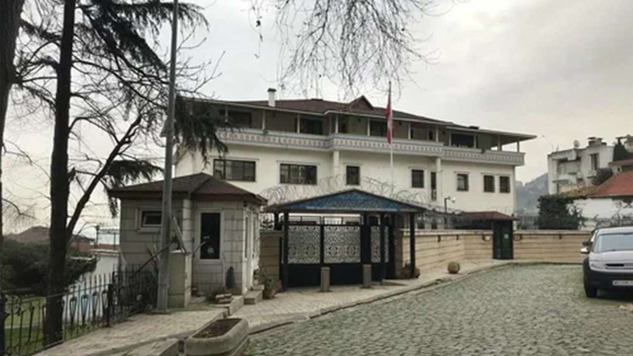 İran’ın Trabzon Başkonsolosluğu’nda taziye defteri açıldı: Hamaney için tören düzenleniyor