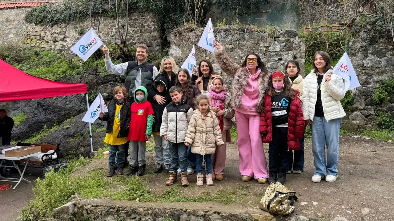 LÖSEV’in minik kahramanları “Taşacak Bu Deniz” setini ziyaret etti
