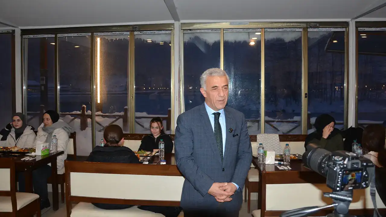 Çaykara Belediye Başkanı Hanefi Tok öğrencilerle iftarda buluştu