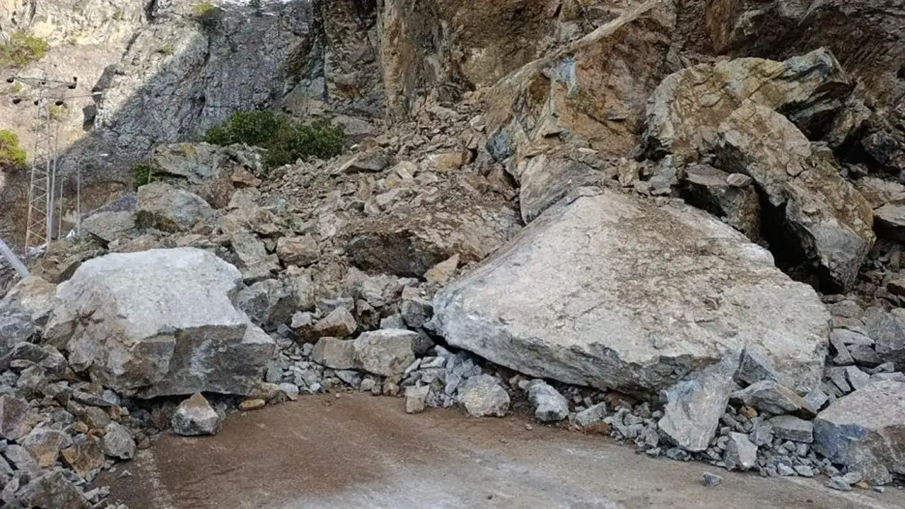 Karadeniz’de heyelan riskine kritik uyarı: “Yanlış müdahale tehlikeyi büyütüyor”