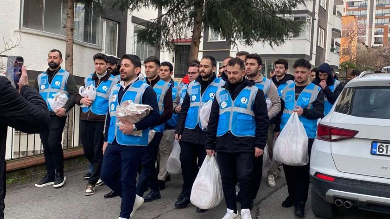 Trabzon’da “pide” tartışması! Erkan: “Karanlığı yaşıyoruz” – Çavuş: “Komik söylem”