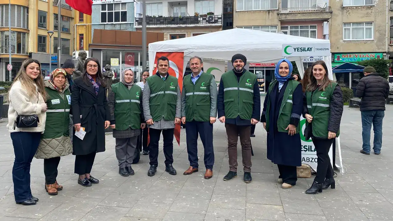 Trabzon’da Yeşilay Haftası’nda farkındalık standı kuruldu