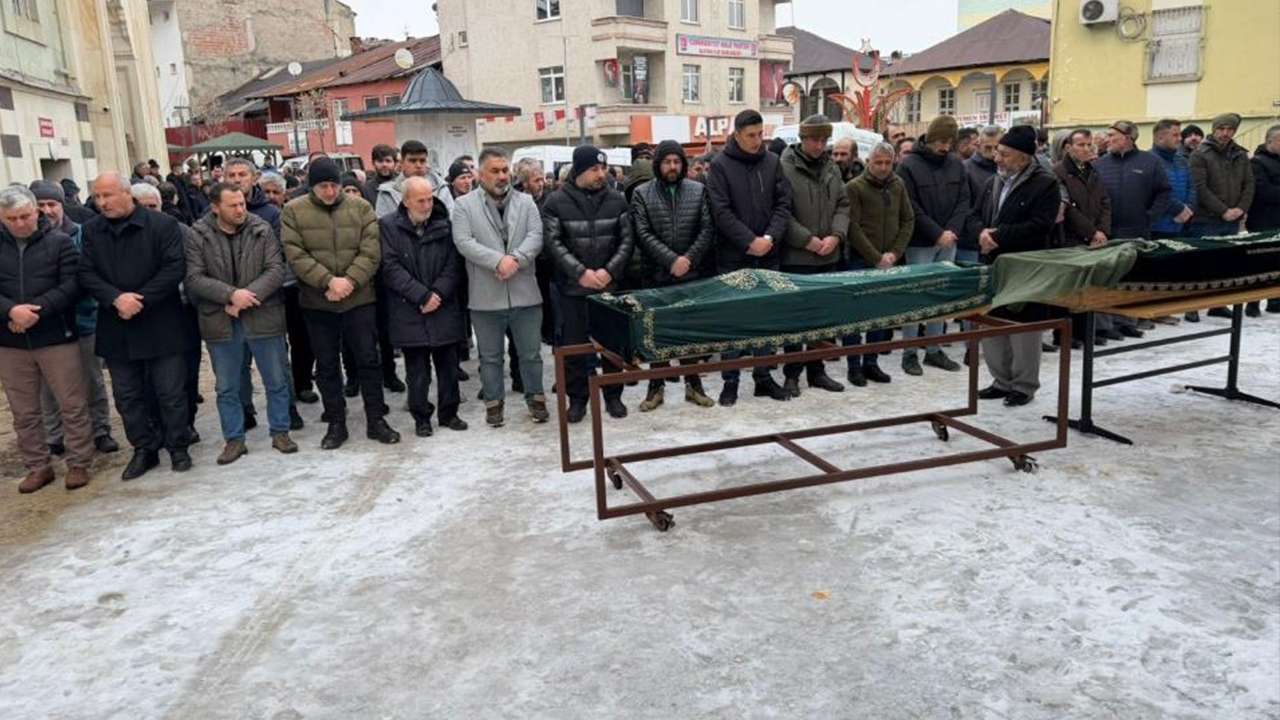 50 yıllık eşleri ölüm bile ayıramadı: Aynı gün can verdiler