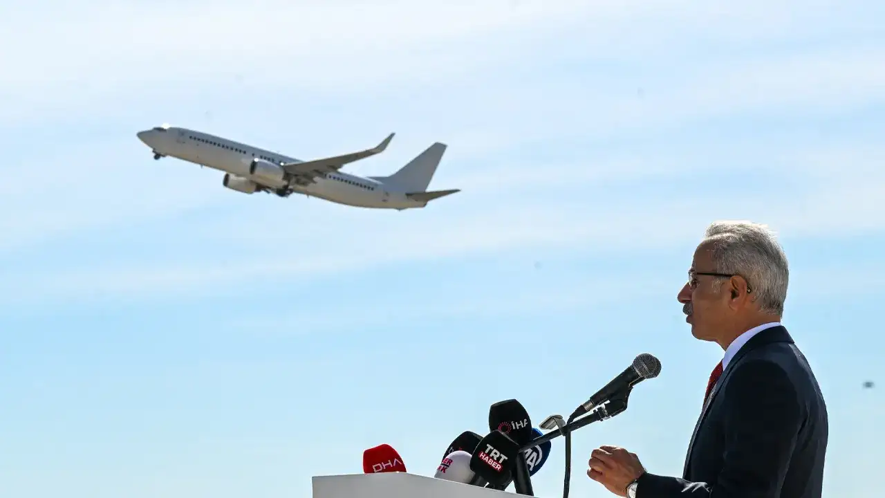 Bakan Uraloğlu açıkladı : Havayolunda şubat ayında 15 milyon yolcu