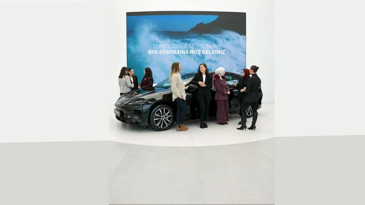 “Kadınlar Arabadan Anlamaz mı?” Sorusuna BYD Ayyıldız’dan Anlamlı Cevap