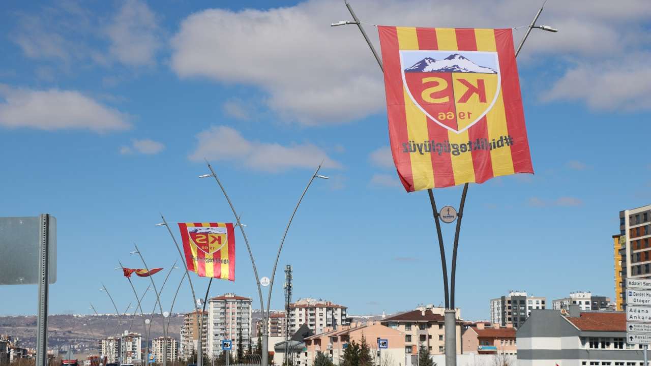 Kayseri'de Trabzonspor maçı heyecanı! Kenti bayraklarla donattılar