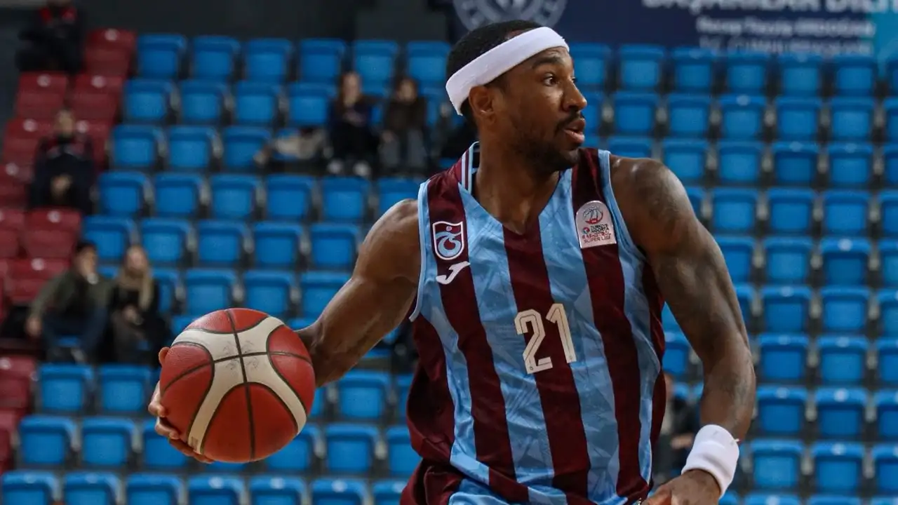 Hayri Gür’de galibiyet! Trabzonspor’dan Karşıyaka’ya 10 sayı fark