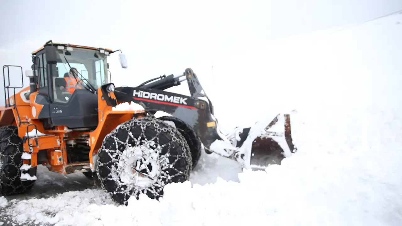 Ordu’da karla mücadele sürüyor: Kar kalınlığı 2 metreyi geçti