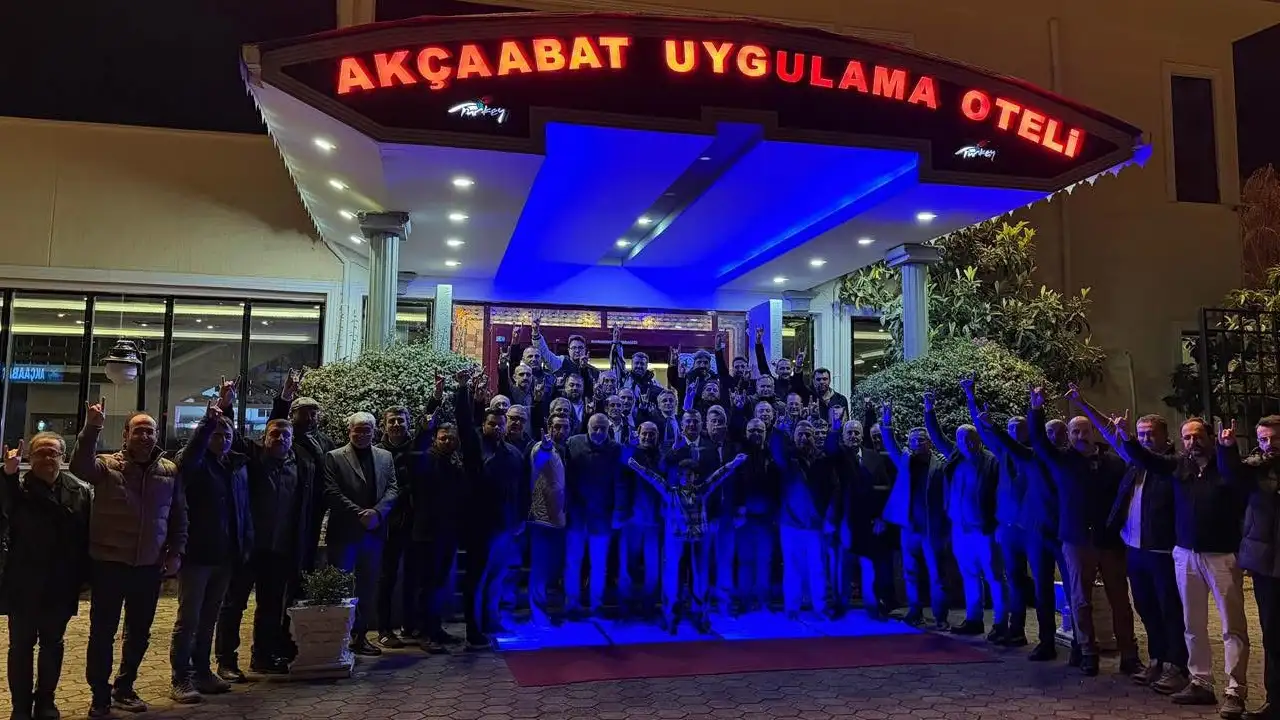 MHP Trabzon İl Başkanı Sivrikaya, TÜRKAV ve KTÜ mezunlarıyla iftarda bir araya geldi