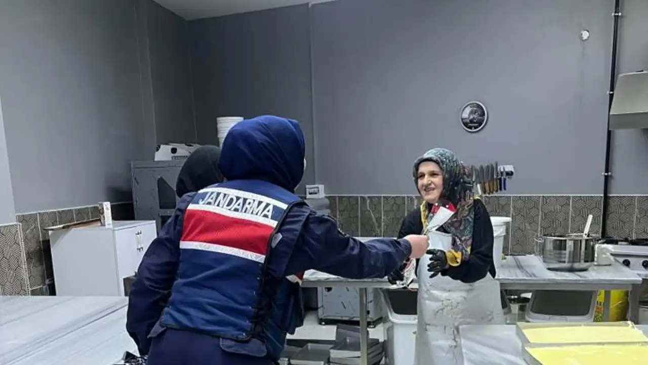 Bayburt’ta jandarmadan kadınlara 8 Mart sürprizi