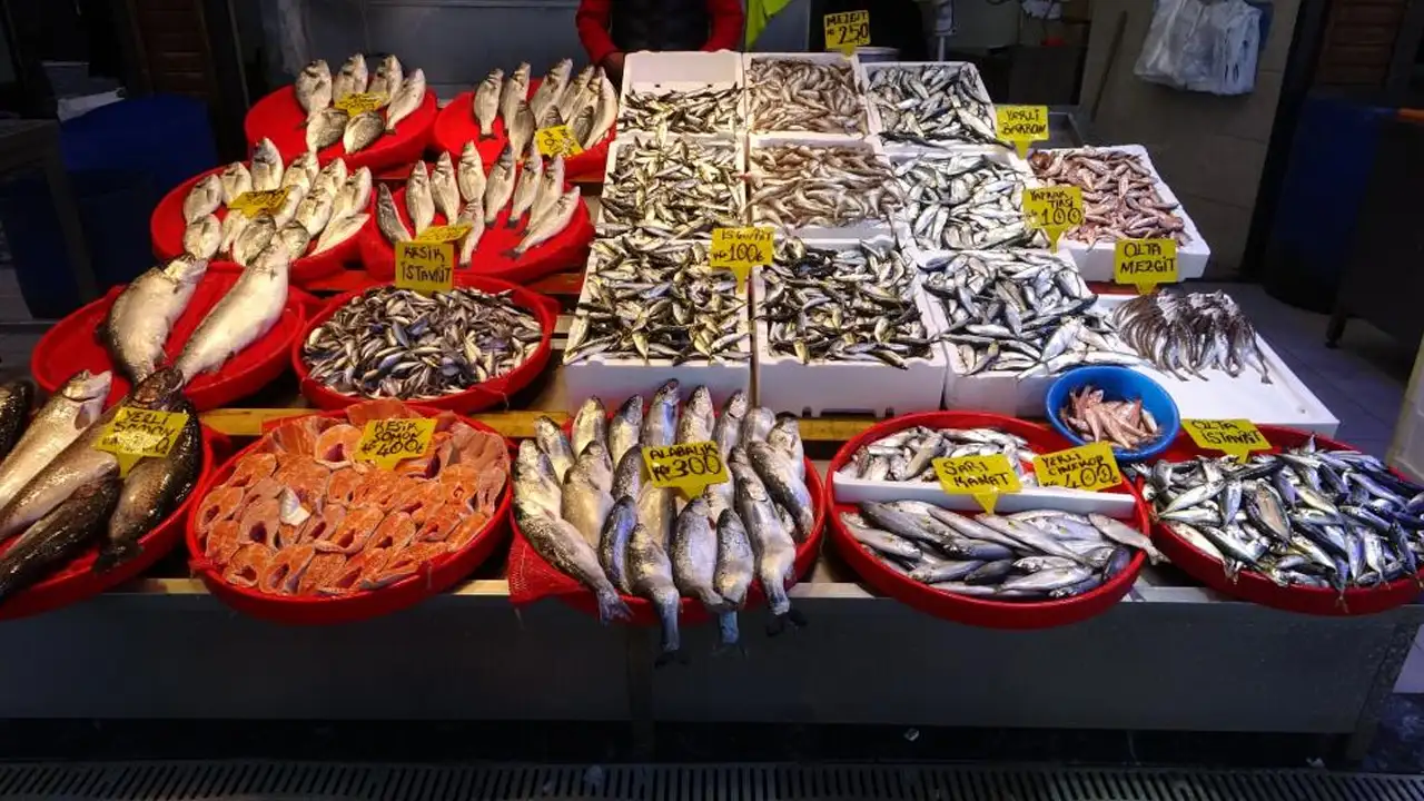 Trabzon’da hamsi tezgahlardan çekildi: 6 ay sonra ilk kez...