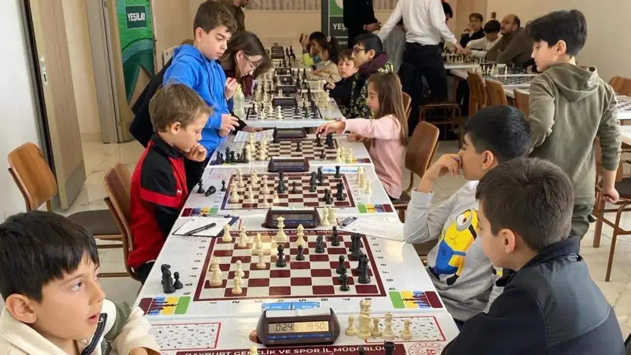 Bayburt’ta Yeşilay Satranç Turnuvası tamamlandı