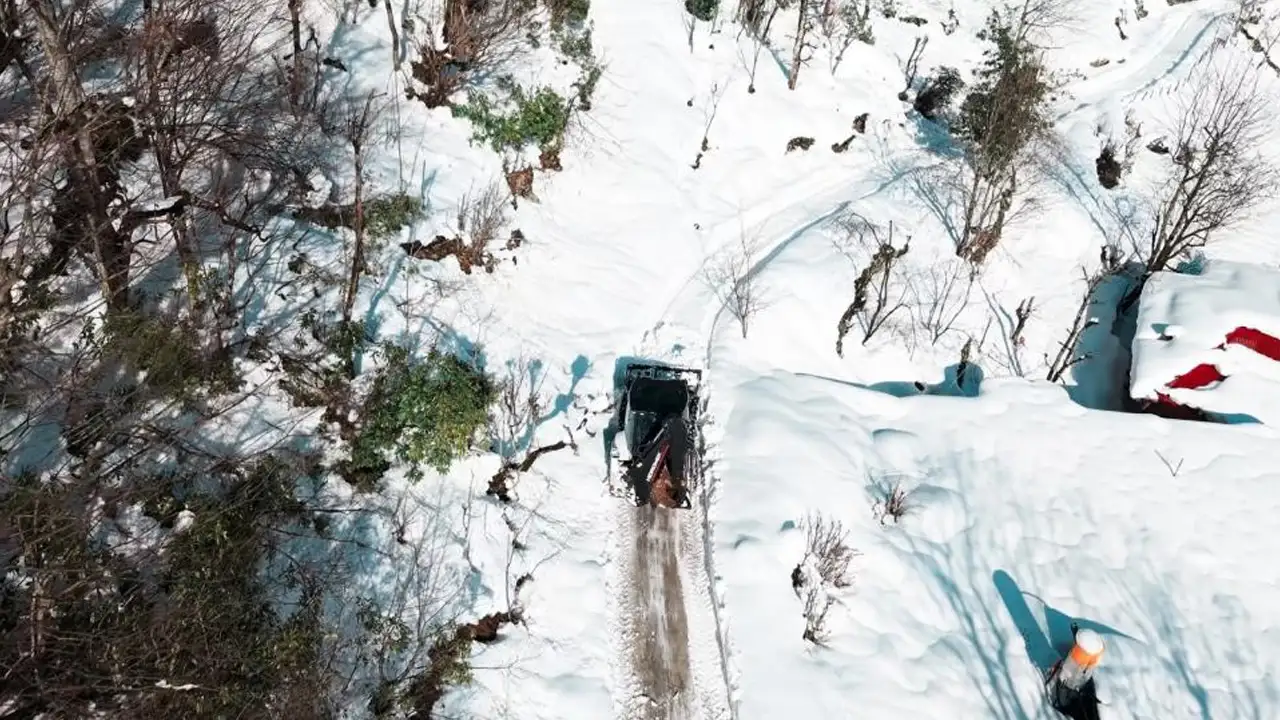 Giresun’da karla mücadele sürüyor: Kapanan köy yolları ulaşıma açılıyor