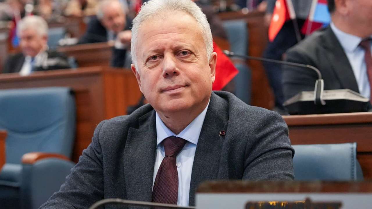 Cüneyit Zorlu’dan Büyükşehir’e sert eleştiri: “Trabzon halkı vaat değil yatırım istiyor”