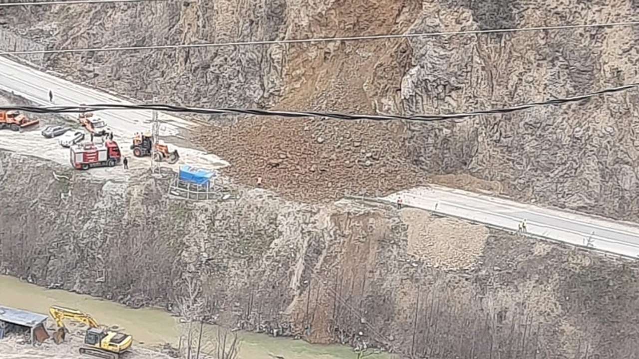 Gümüşhane’de heyelan! Korkutan dakikalar!