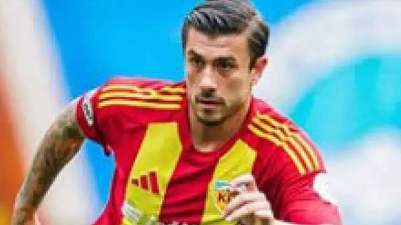 Kayserispor 10 kişi kaldı! Dorukhan Toköz’e VAR sonrası kırmızı kart