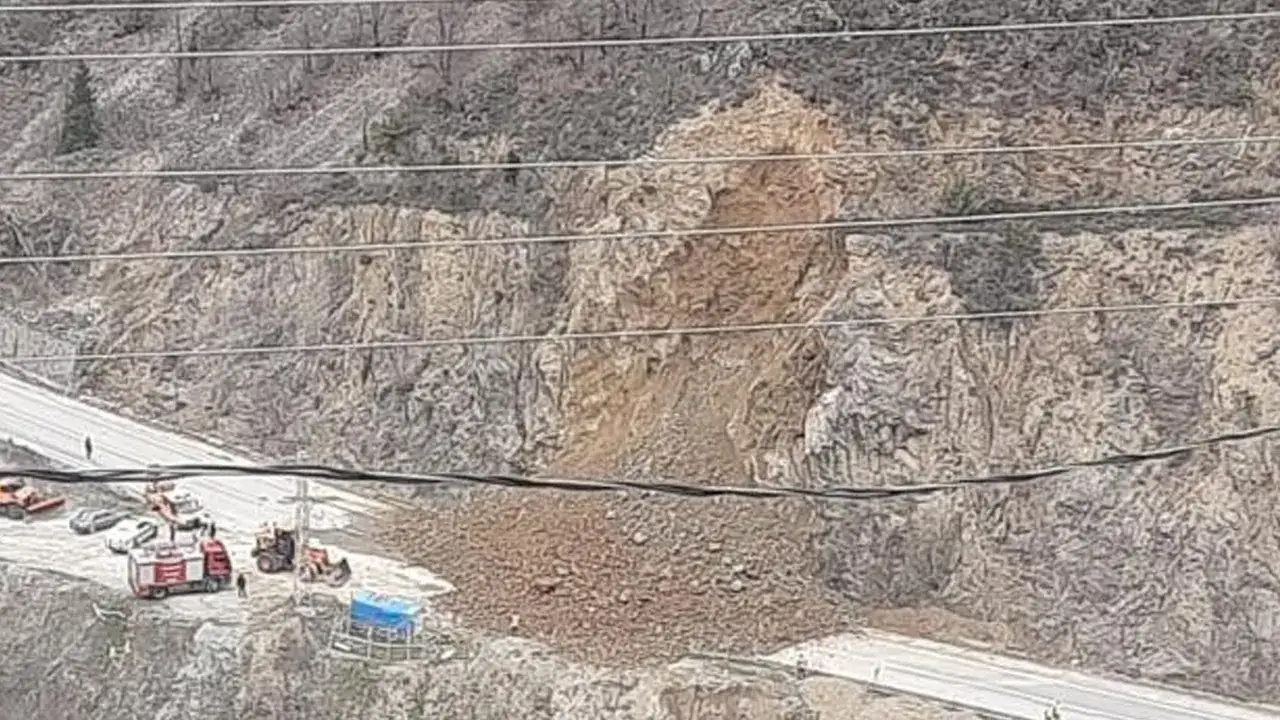 Gümüşhane–Giresun karayolu heyelan sonrası yeniden ulaşıma açıldı