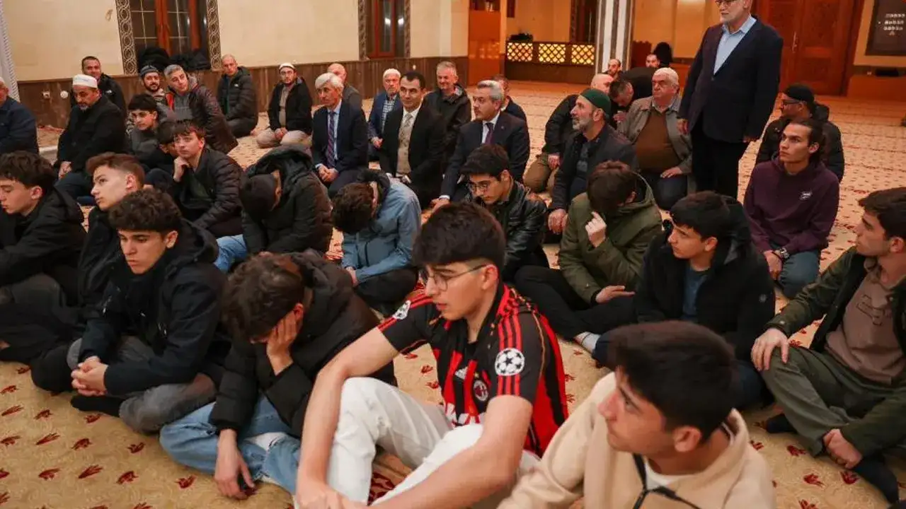 Rize’de öğrencilerden anlamlı Ramazan etkinliği: Cemaati az camiler doluyor