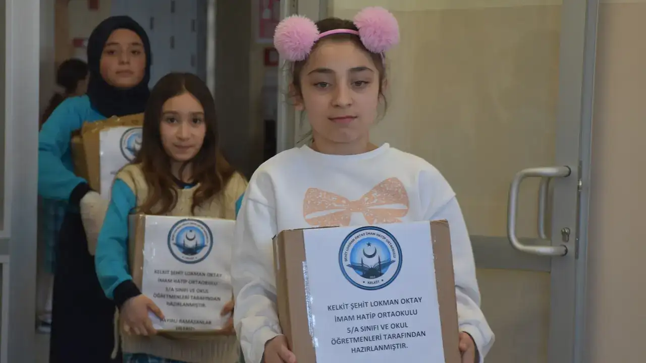 Kelkit’te öğrencilerden anlamlı Ramazan dayanışması: Veresiye defterini kapattılar