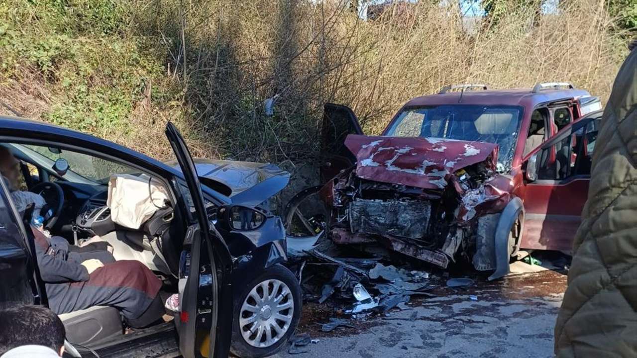 Bölgemizde feci kaza:6 kişi hastanelik oldu