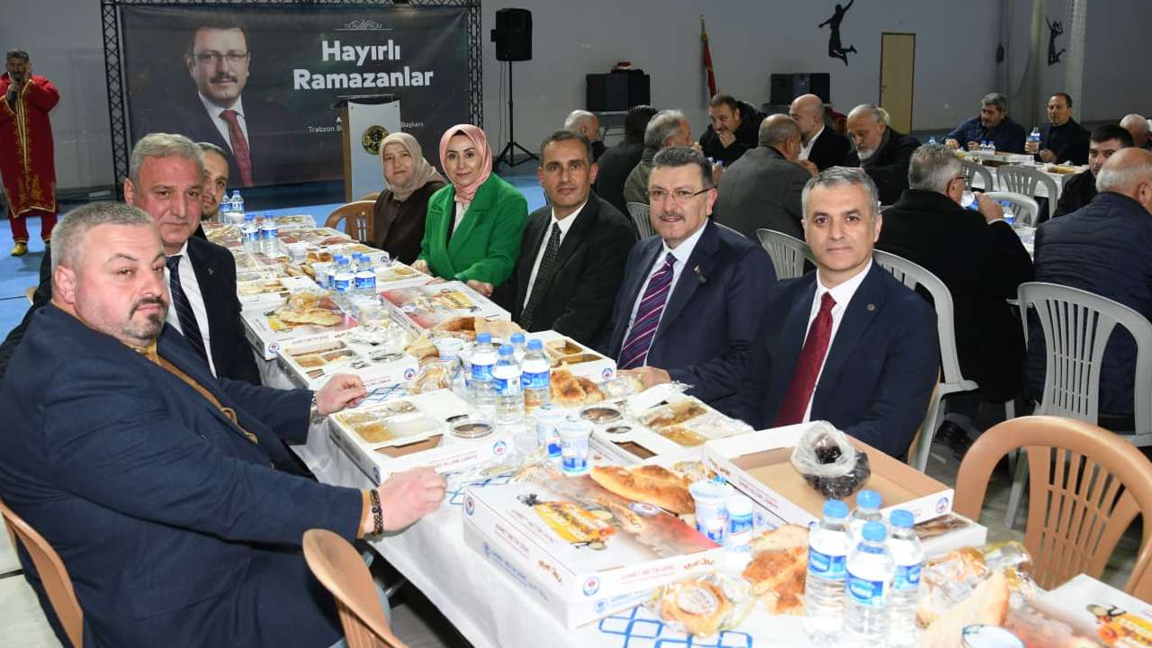 Başkan Genç, Yomra’da gönül sofrasında vatandaşlarla buluştu