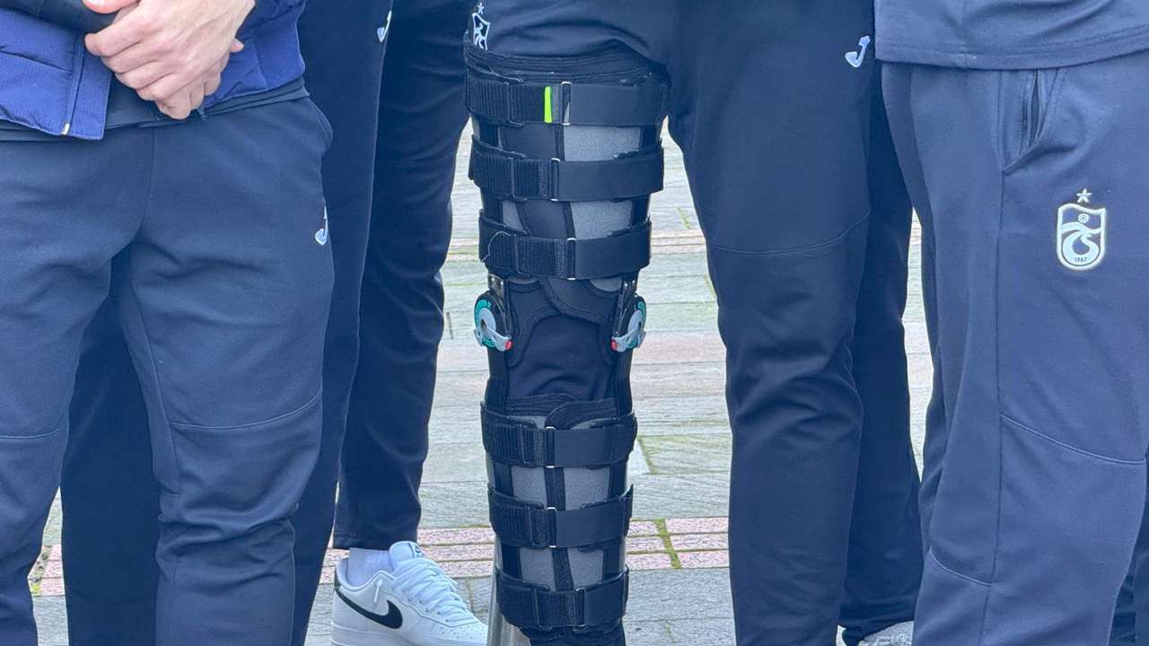 Trabzonsporlu futbolcular Orhan Kaynak’ı son yolculuğunda yalnız bırakmadı