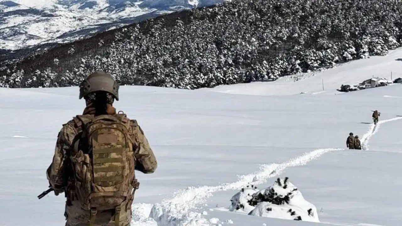 Ordu’da jandarmadan çığda arama kurtarma tatbikatı