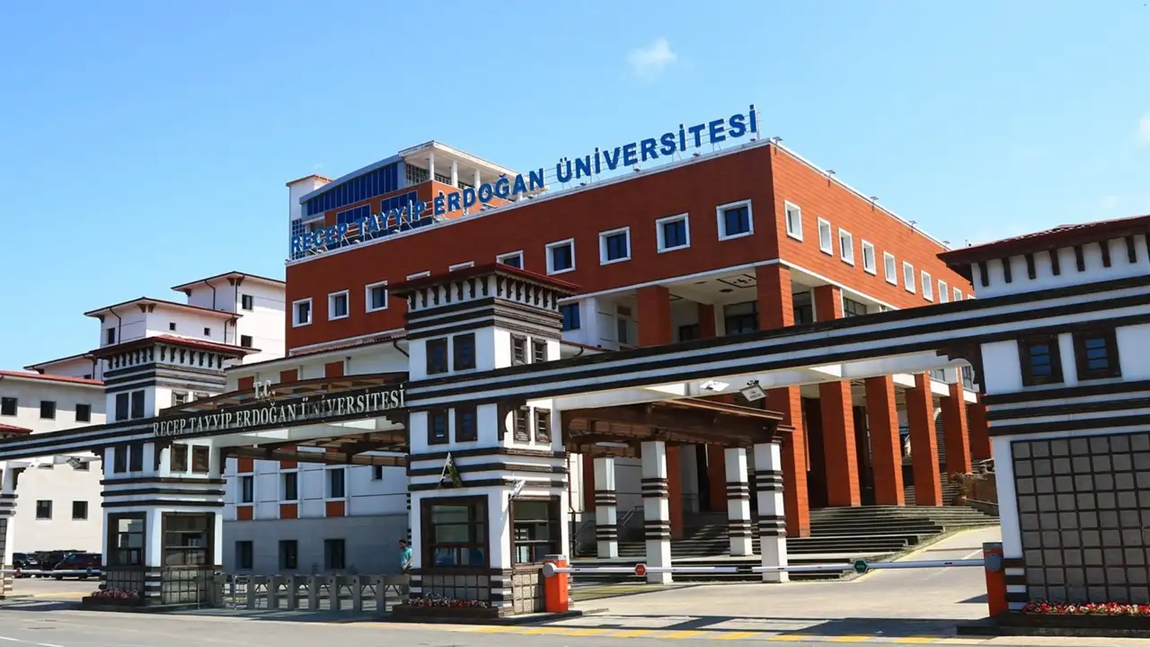 Rize'de olmayan fakültede 3 yıl maaş aldığı iddia edilmişti: Görevinden alındı