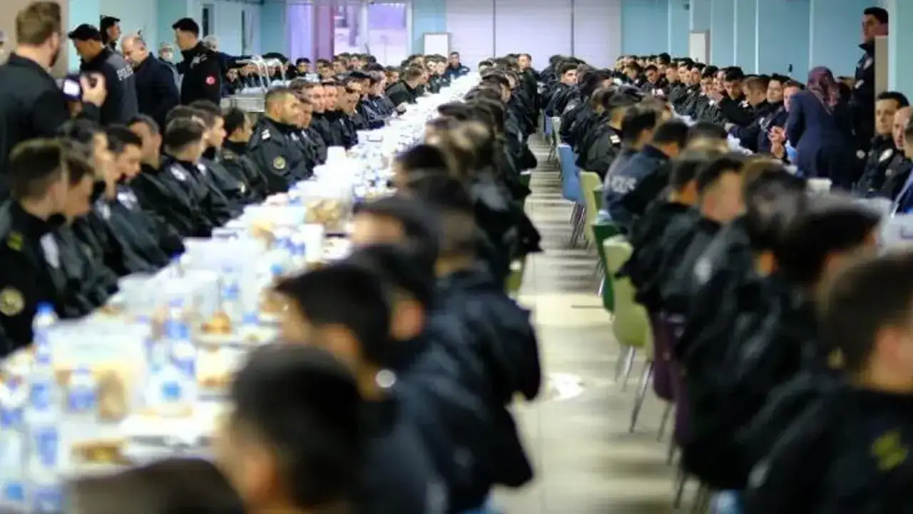 Bayburt Valisi Eldivan POMEM’de polis adaylarıyla iftarda buluştu