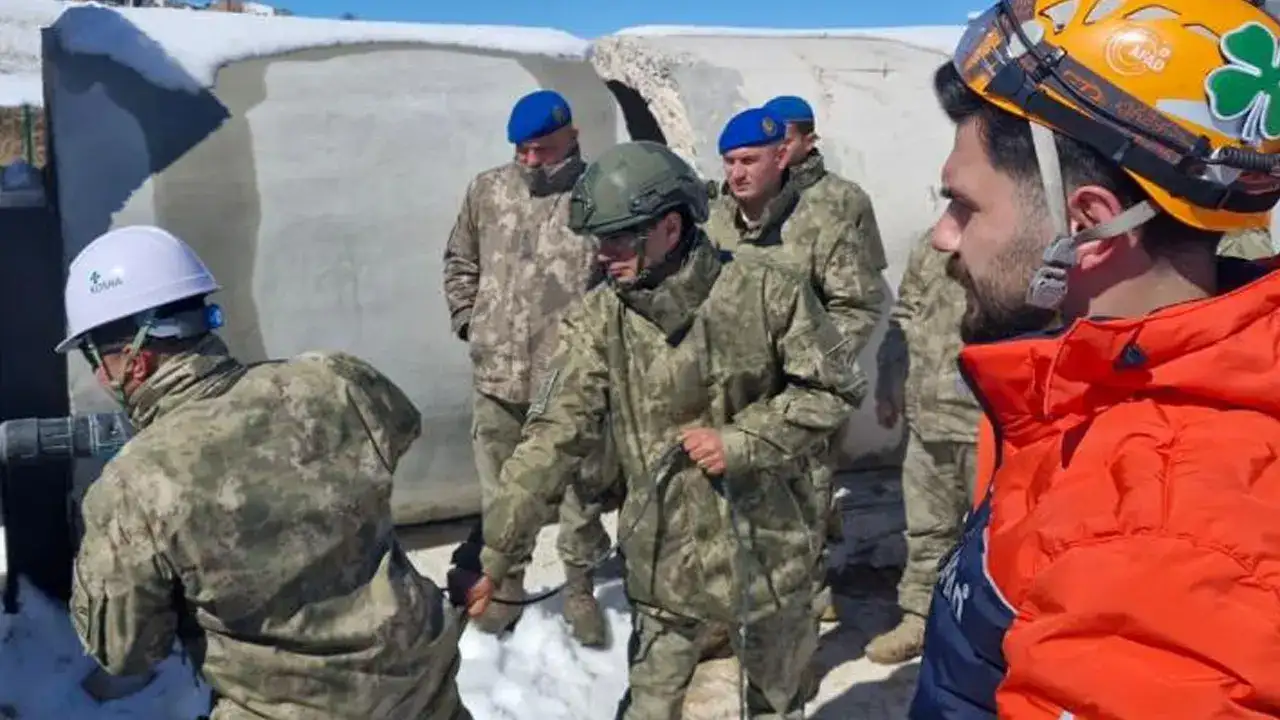 Bayburt’ta komandolara arama kurtarma eğitimi