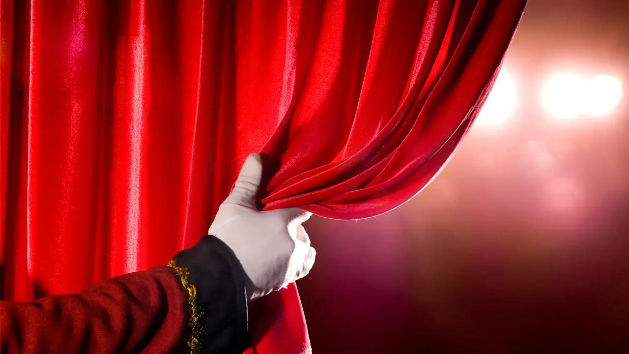 Trabzon’da tiyatro rüzgârı: “Eldivenlerimi Kim Aldı?” ve “Büyük Romulus” sahnede