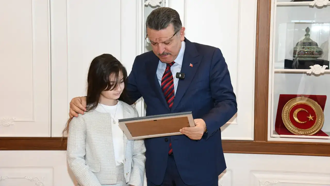 Trabzonlu Dünya şampiyonu Lina’dan Başkan Genç’e ziyaret